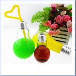200-500ml 1pc Plastic Luminous Bulb Water Bottle Fashion Cute Milk Juice Light Bulb Shape Cup Party Bottle
