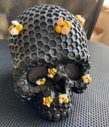 BUF Resin Honeycomb Bee Skull Statue Halloween Decoration Crafts Home Decoration Ornament