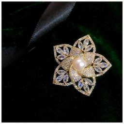Brooches For Women Imitation Pearls Hollow Flower Pin Temperament Brooch Corsage Fine Jewelry