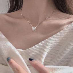 New Fashion Snowflake Shining Crystal Necklace Rhinestone Snow Pendant Necklaces For Women Girls Wedding Jewelry Gifts