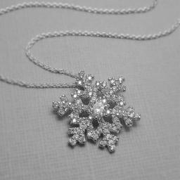 New Luxury Trendy Silver Plated Snowflake Pendant Necklaces For Women Shine CZ Stone Inlay Fashion Jewelry Christmas Party Gifts