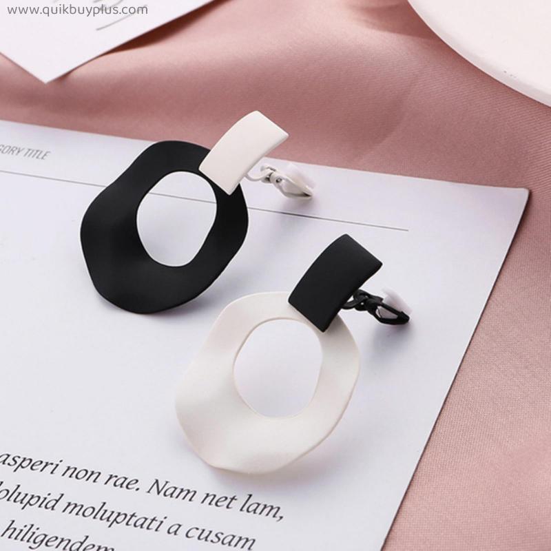 New Women  Fashion Black White Mixed Colors Clip on Earrings Hollow Round Pendant Ear Clips For Non Pierced Women Jewelry