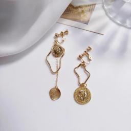 Retro Golden Coin Baroque Style Non-pierced Clip on Earrings Creative Asymmetric Geometric Ear Clip Suitable for Women Jewelry