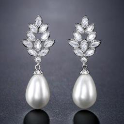 Sweet Romantic Pearl Stud Earrings For Women Fashion Jewelry Simple Personality Shiny Zircon Earring Wedding Party Gifts